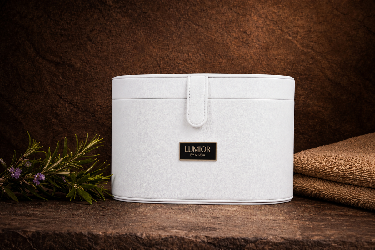 Ahava Lumior White Luxury Bag - Eksklusiv toalettmappe med speil